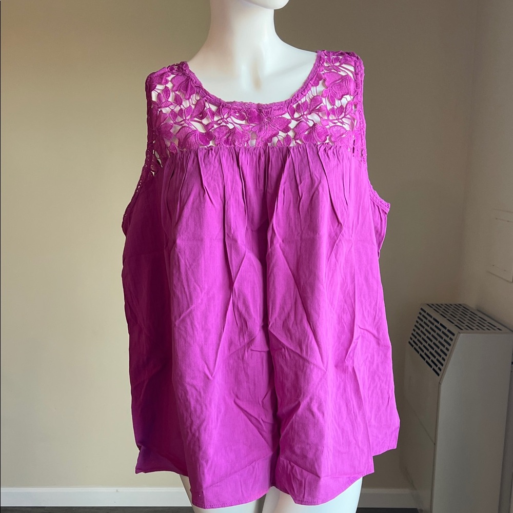 KNOX ROSE Women’s Magenta Crochet Yoke Sleeveless Top.